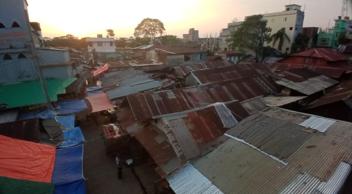 ২ যুগ ধরে কোটি টাকার সরকারি জমি দখলে রেখে চলছে ‘দোকান বাণিজ্য’ 